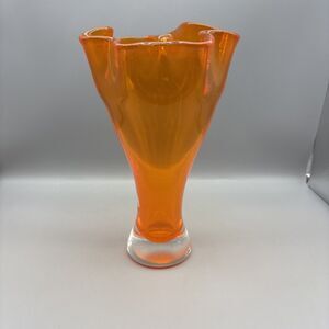 Vintage Handblown Art Glass Orange Ruffled Handkerchief Vase 9-3/8” Tall